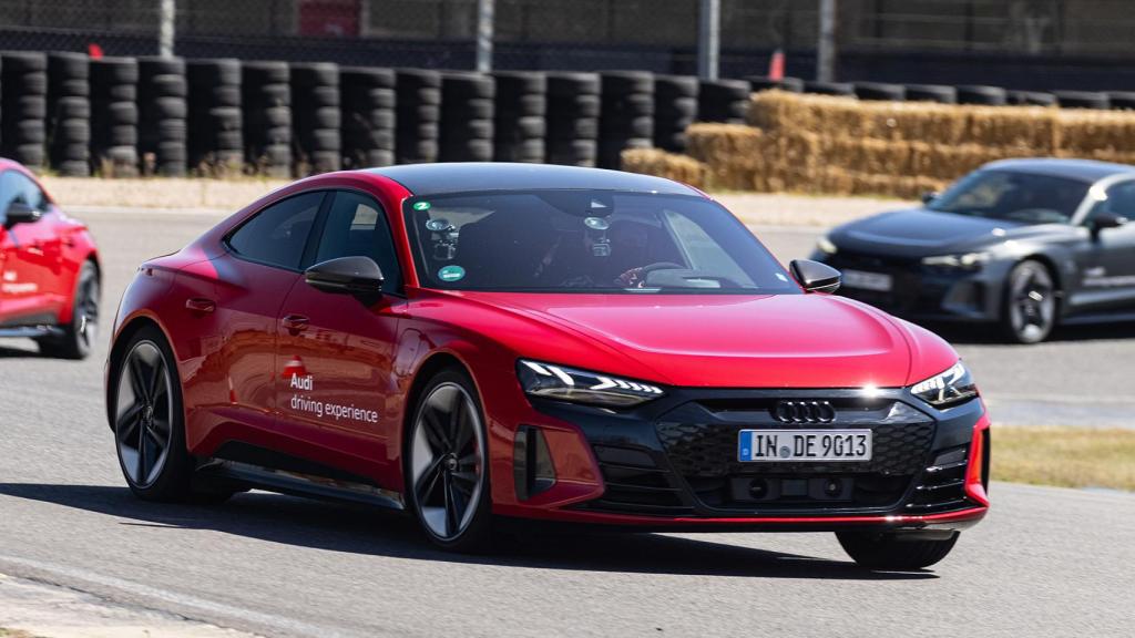 El Audi RS e-Tron GT en el circuito del Jarama.