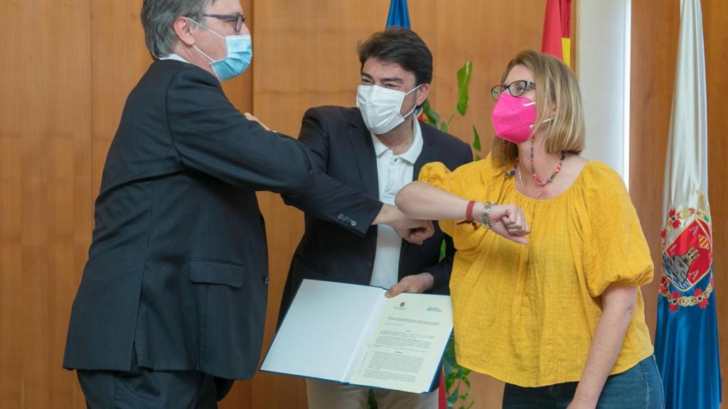 Firma del convenio entre Aguas de Alicante y el Ayuntamiento.