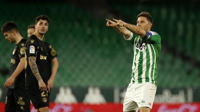 Joaquín celebra durante un partido del Betis