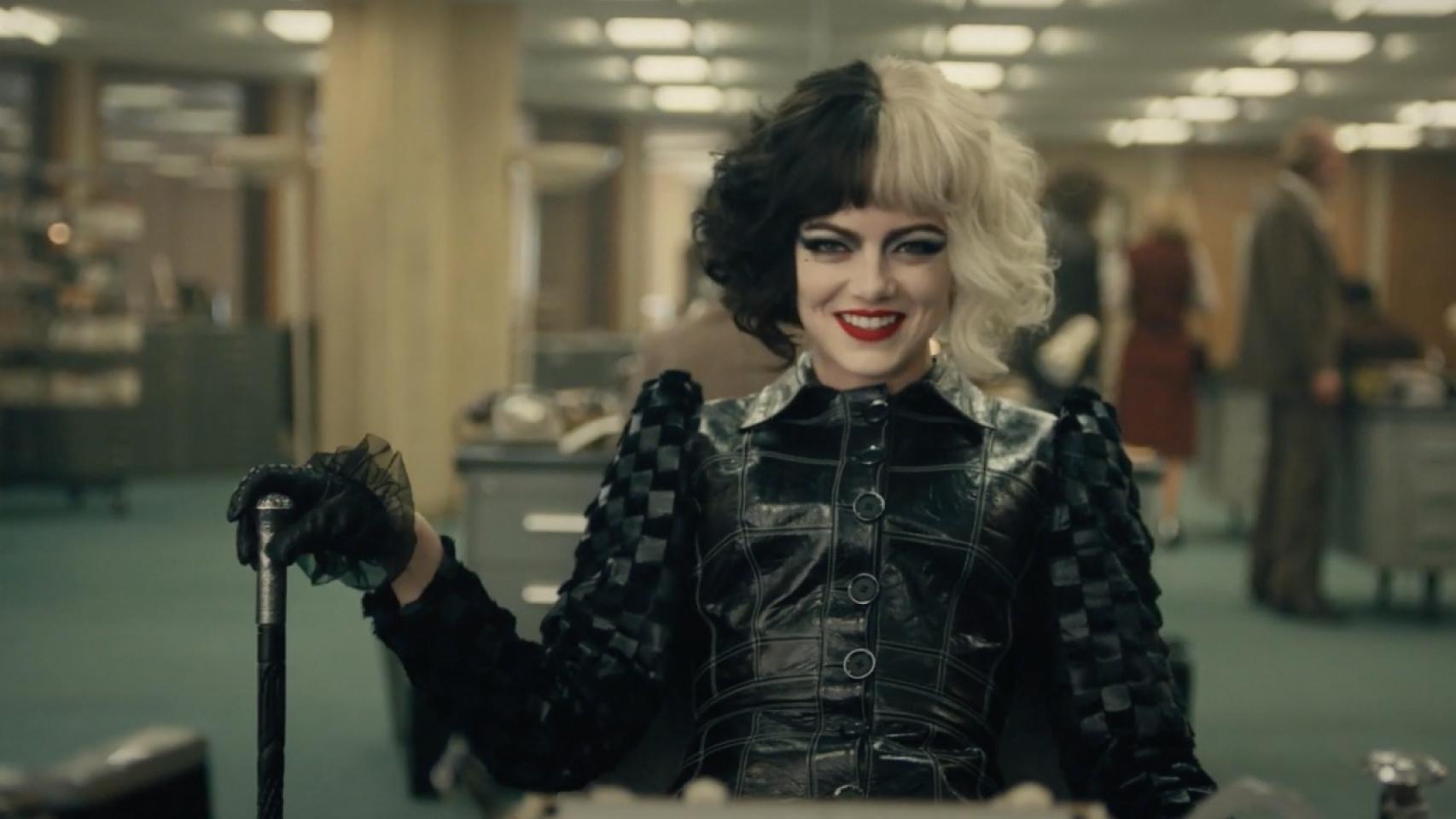 Emma Stone es Cruella de Vil en la película de Disney+.