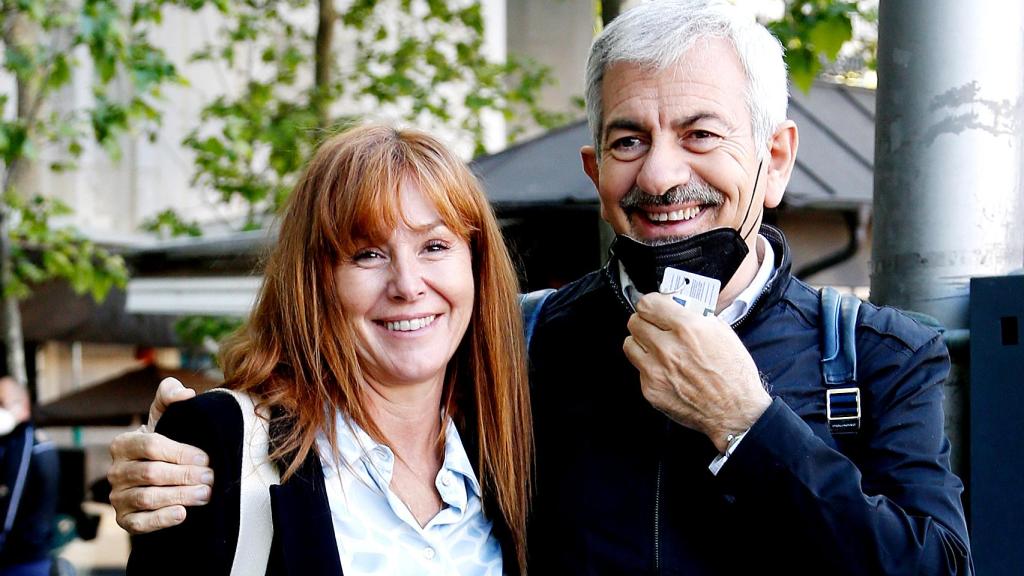 Patricia Santamarina y Carlos Sobera, en una terraza de Madrid.