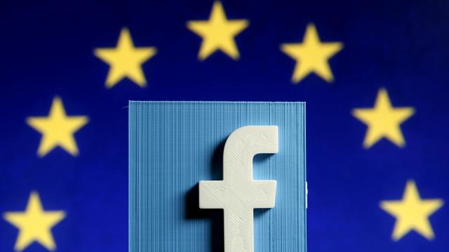 Bruselas exige a los gigantes digitales que corten la financiación a las webs de 'fake news'