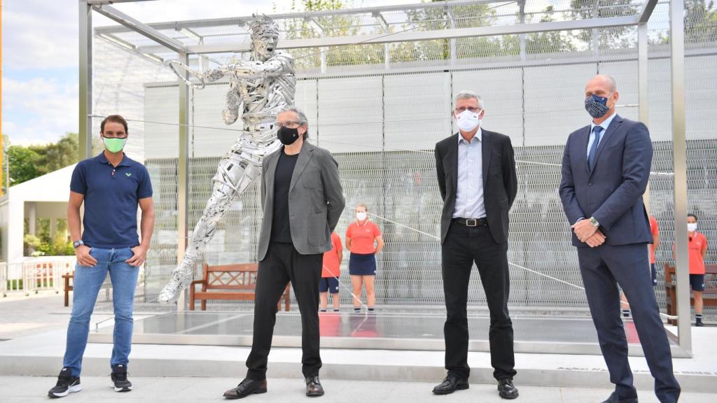 La estatua dedicada a Rafa Nadal en Roland Garros