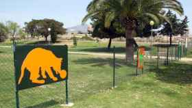 Parque canino cercano a la Playa Punta del Riu, El Campello (Alicante).
