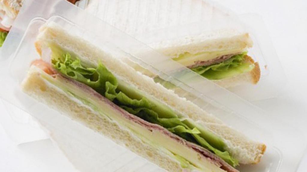 Sandwiches envasados.