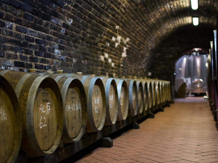 Crianza en barricas de roble.