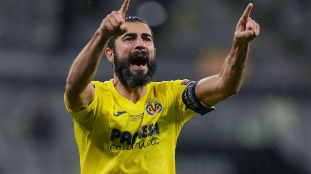 Raúl Albiol celebra su gol en la tanda de penaltis