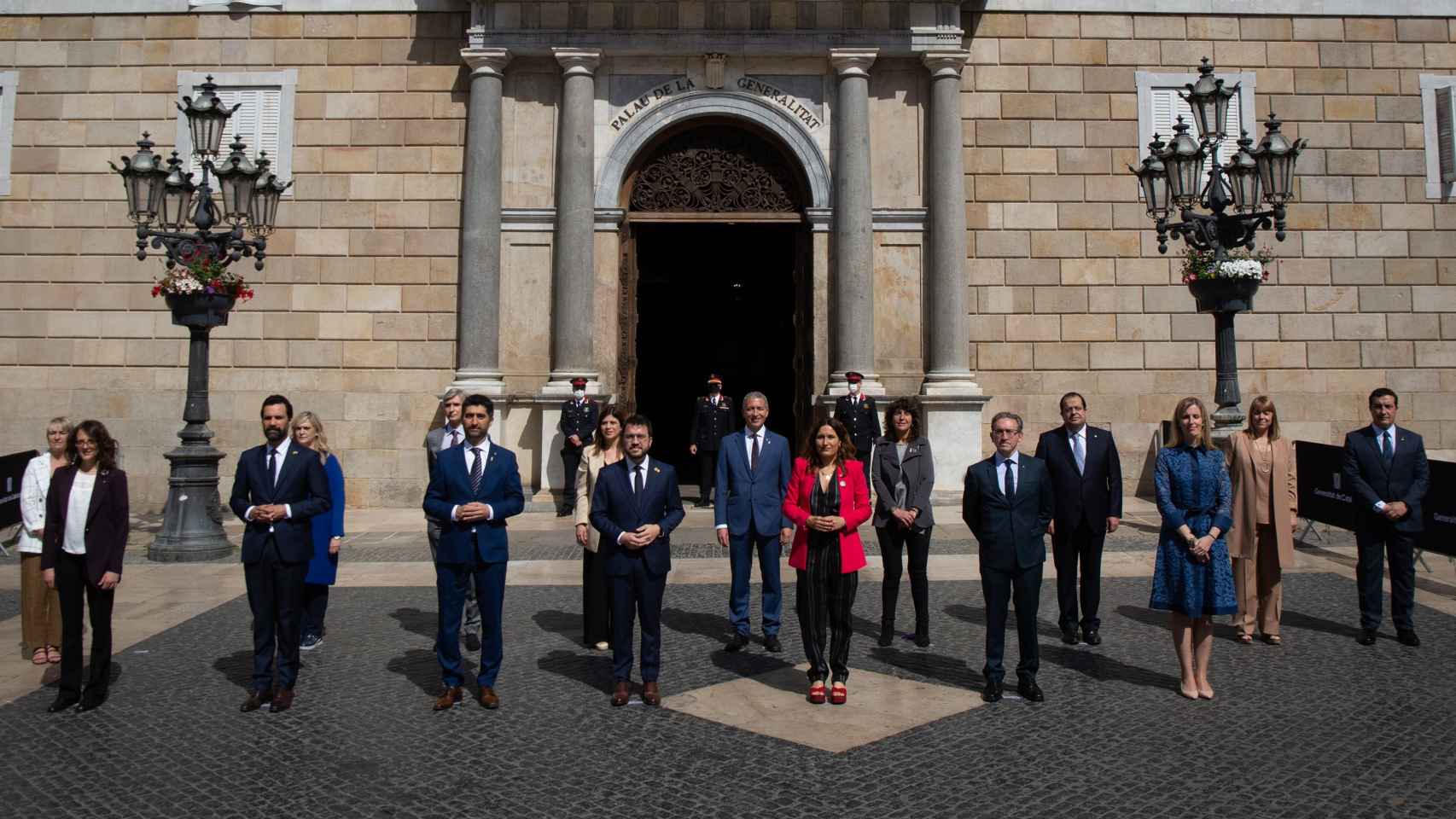 Foto de familia del nuevo 'Govern' de Cataluña, presidido por Pere Aragonès.