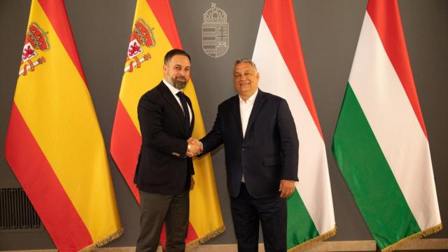 El líder de Vox, Santiago Abascal, y el primer ministro de Hungría, Viktor Orbán, este jueves en Budapest.