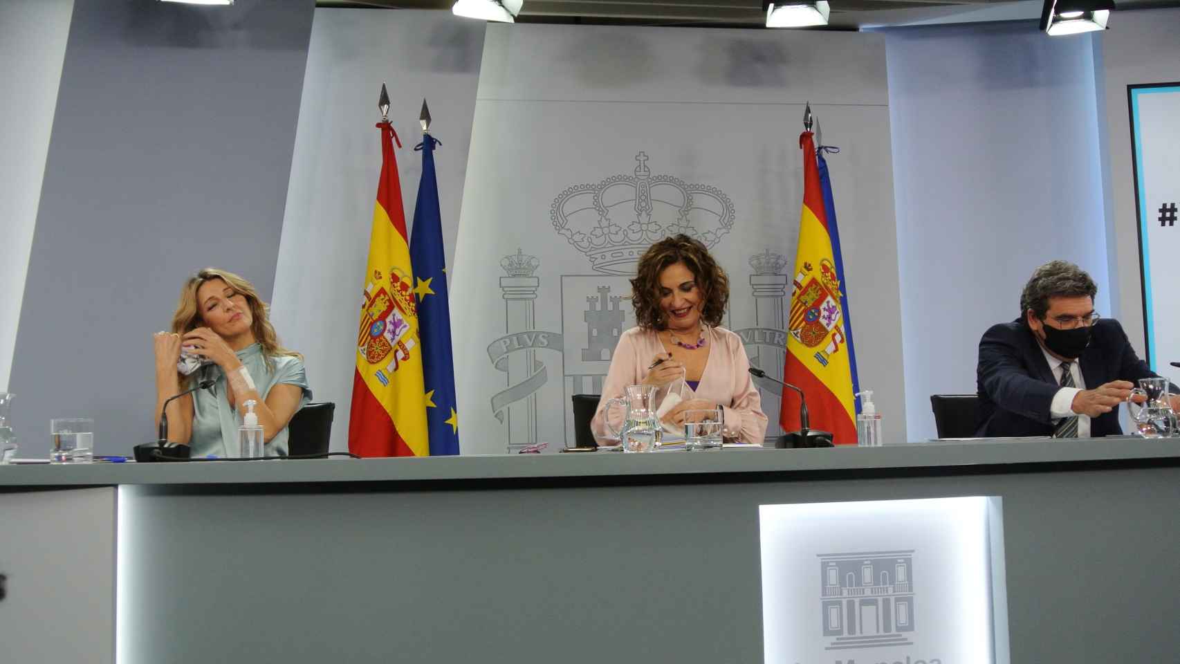 Yolanda Díaz, María Jesús Montero y José Luis Escrivá, tras el Consejo de Ministros extraordinario.