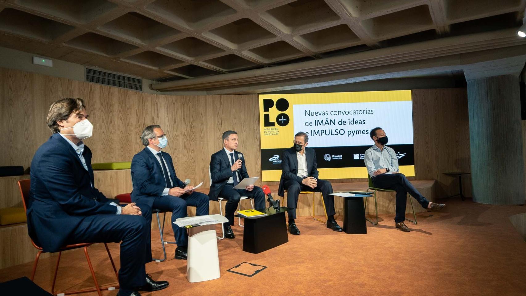 Néstor Lacarra, director General de Estrategia de Gonvarri; Nacho Fernández Baragaño, director de Comunicación de Aciturri Aeronáutica; Rafael Barbero, director General de Fundación Caja de Burgos; Javier Villacampa, director Corporativo de Innovación de Grupo Antolin, y Gabriel Torres Pascual, director de Innovación de Pascual.