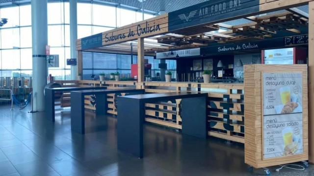 La cafetería del Aeropuerto de Santiago-Rosalía de Castro.