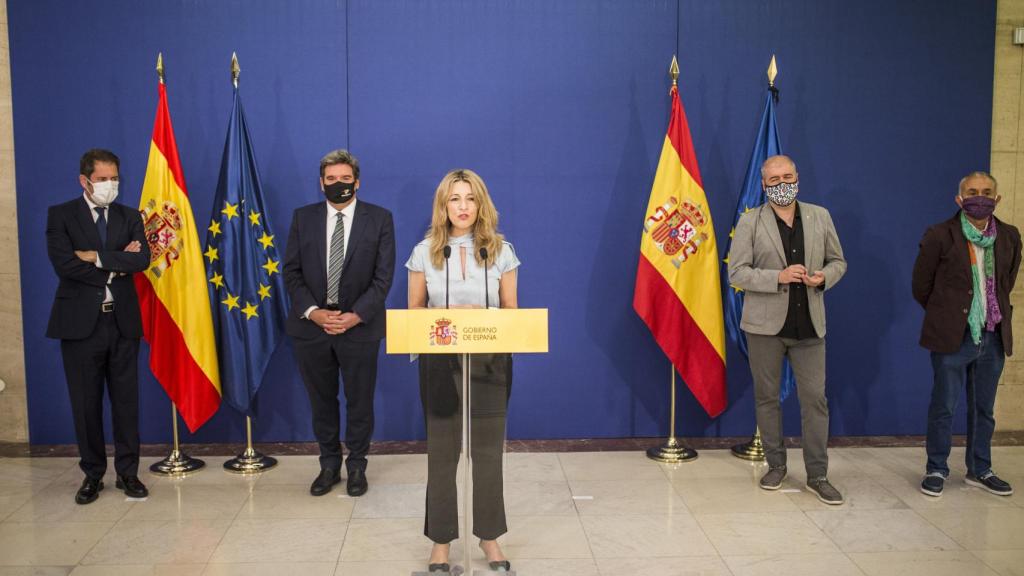 Yolanda Díaz (en el centro), Gerardo Cuerva, José Luis Escrivá, Unai Sordo y Pepe Álvarez (de izquierda a derecha).