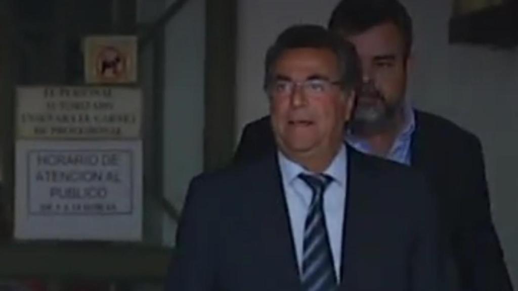 Enrique Ortiz a la salida de los juzgados de Alicante.