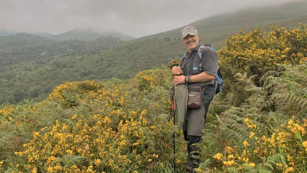 Ángel M. Sánchez, investigador de la Universidad de Alcalá de Henares, durante un estudio de campo en Asturias.