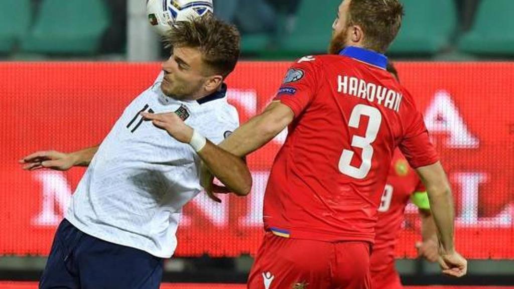 Varazdat Haroyan en un partido con la selección de Armenia