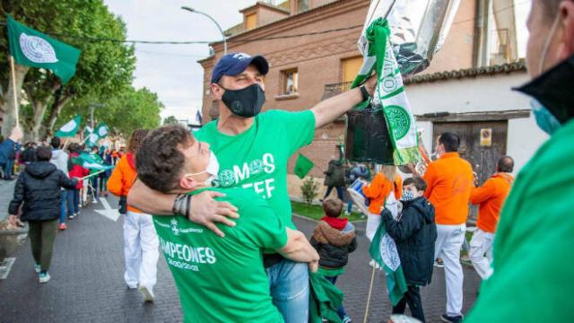 Aitor Gómez en la celebración del ascenso