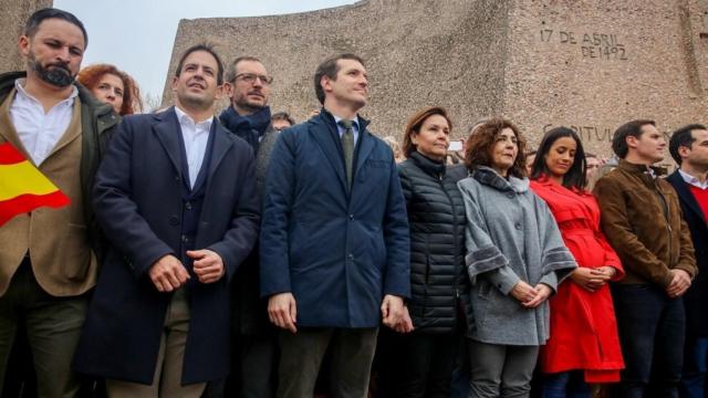 Pablo Casado y Santiago Abascal en la foto de Colón de febrero de 2019, donde estuvo también Albert Rivera.