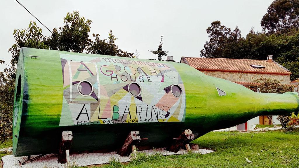 Botella de ‘Alvariño’ gigante en Pontevedra.