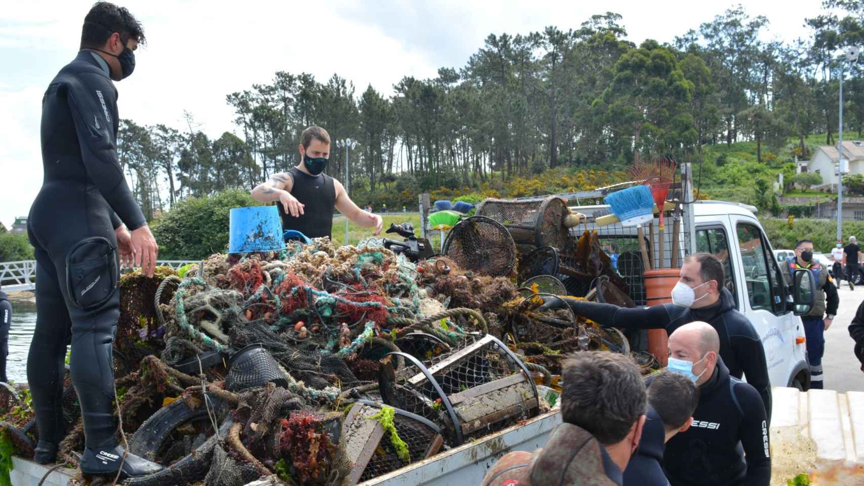 Limpieza de fondos organizada por Afundación en A Illa de Arousa.