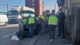 Registro policial en el marco de un operativo contra el ‘menudeo’ de drogas en Vigo