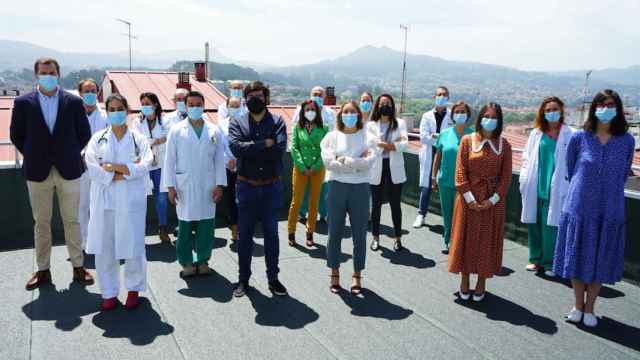 Los residentes, en primer término, acompañados de los facultativos responsables de su formación.