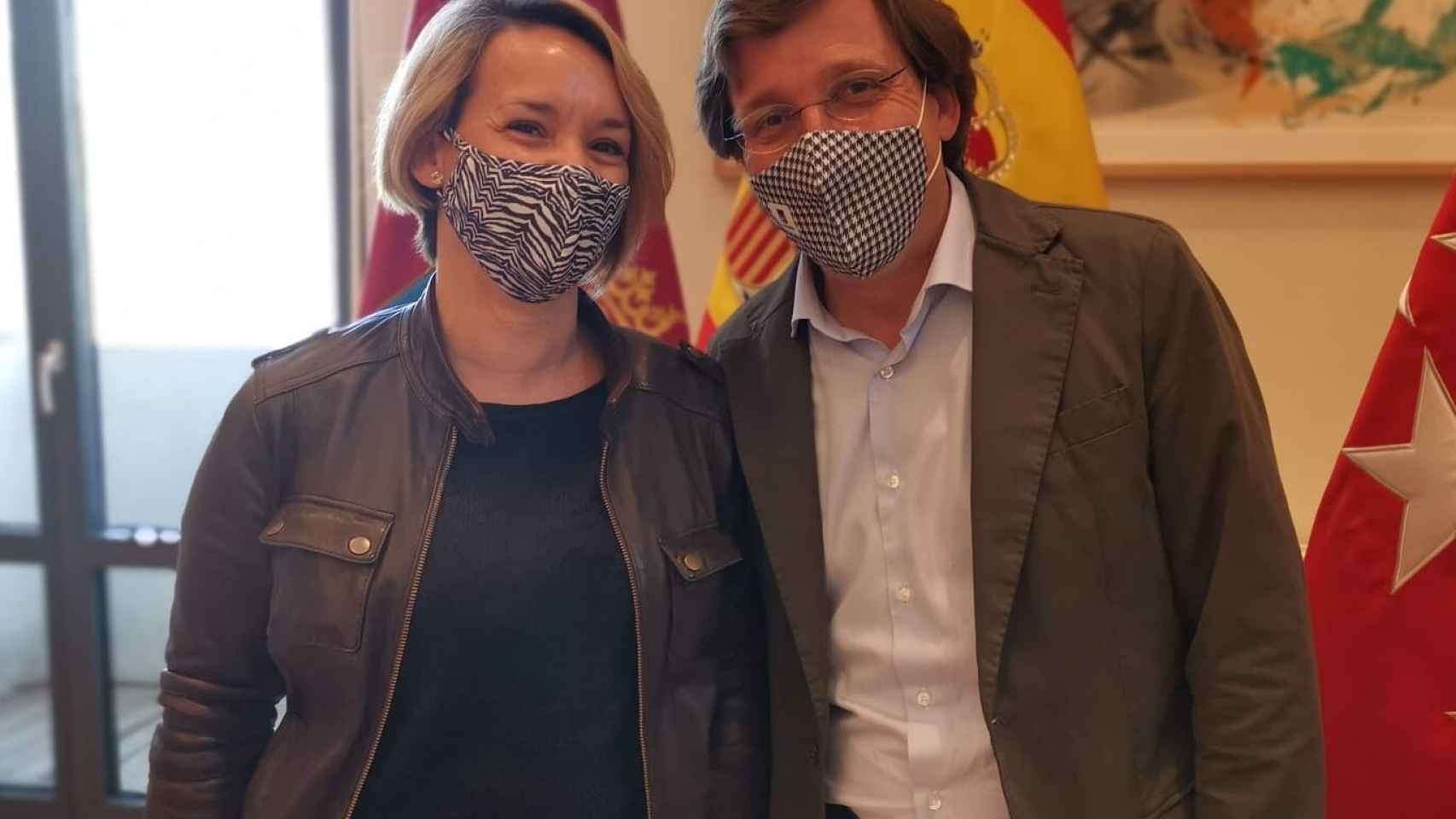 Eva, junto al alcalde de Madrid