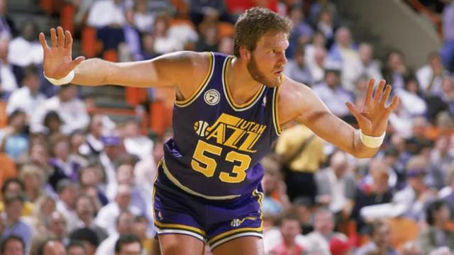 Mark Eaton en un partido de los Utah Jazz