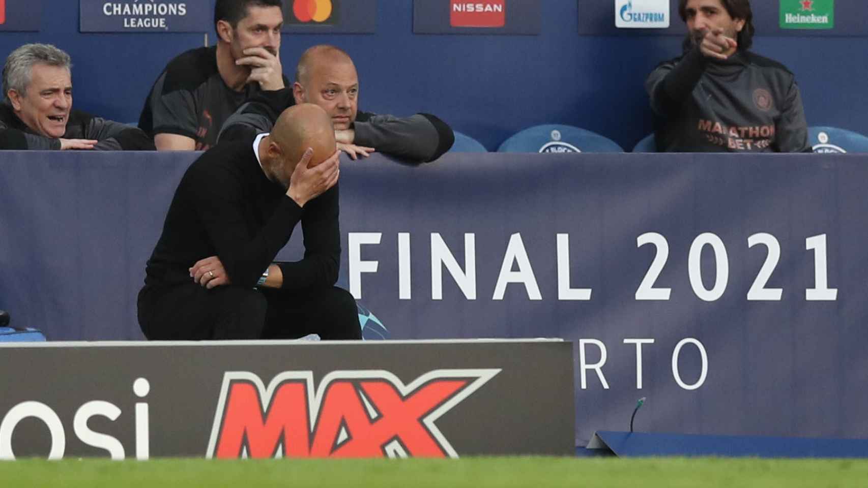 Guardiola, desesperado en el banquillo durante la final de Champions