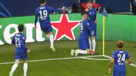 Los jugadores del Chelsea celebran el gol en el córner