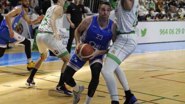 EL HLA Alicante mantiene sus posibilidades de ascenso a la Liga ACB tras ganar al Castellón.