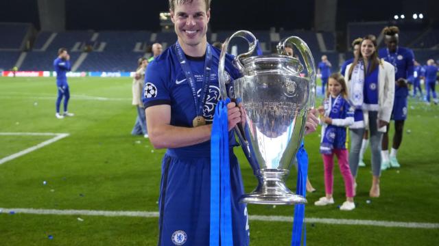 Azpilicueta con el título de la Champions