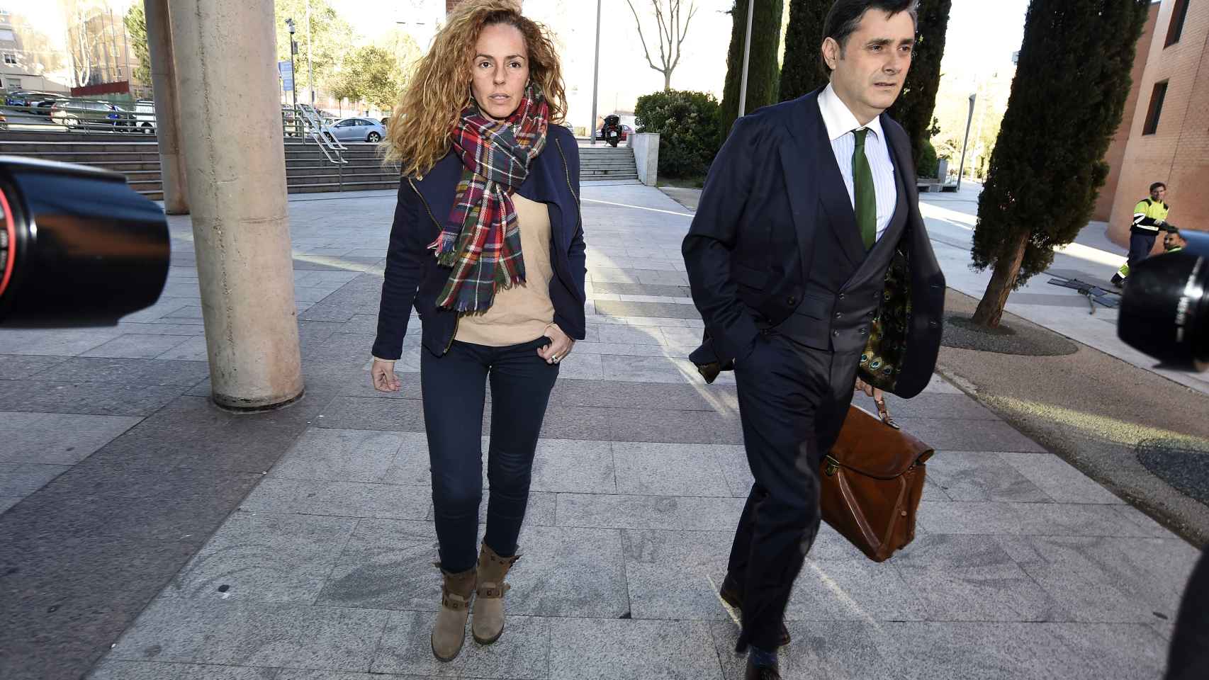 Rocío Carrasco, acudiendo a los juzgados en marzo de 2017 junto a su abogado.