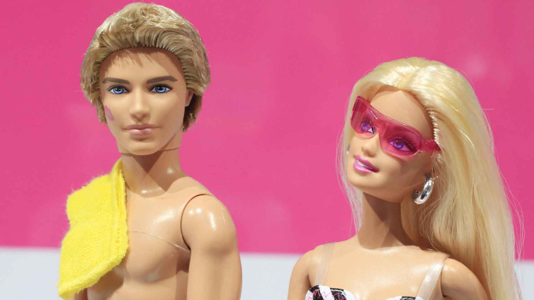 Barbie junto al primer Ken ideado por Mattel.