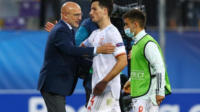 Luis de la Fuente, junto a Hugo Guillamón durante el España - Croacia del Europeo sub21