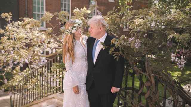 Carrie Symonds y Boris Johnson, en el día de su boda.
