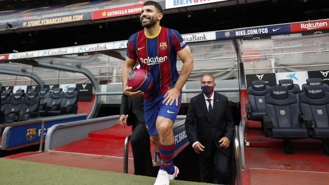 Presentación del 'Kun' Agüero como nuevo futbolista del Barcelona