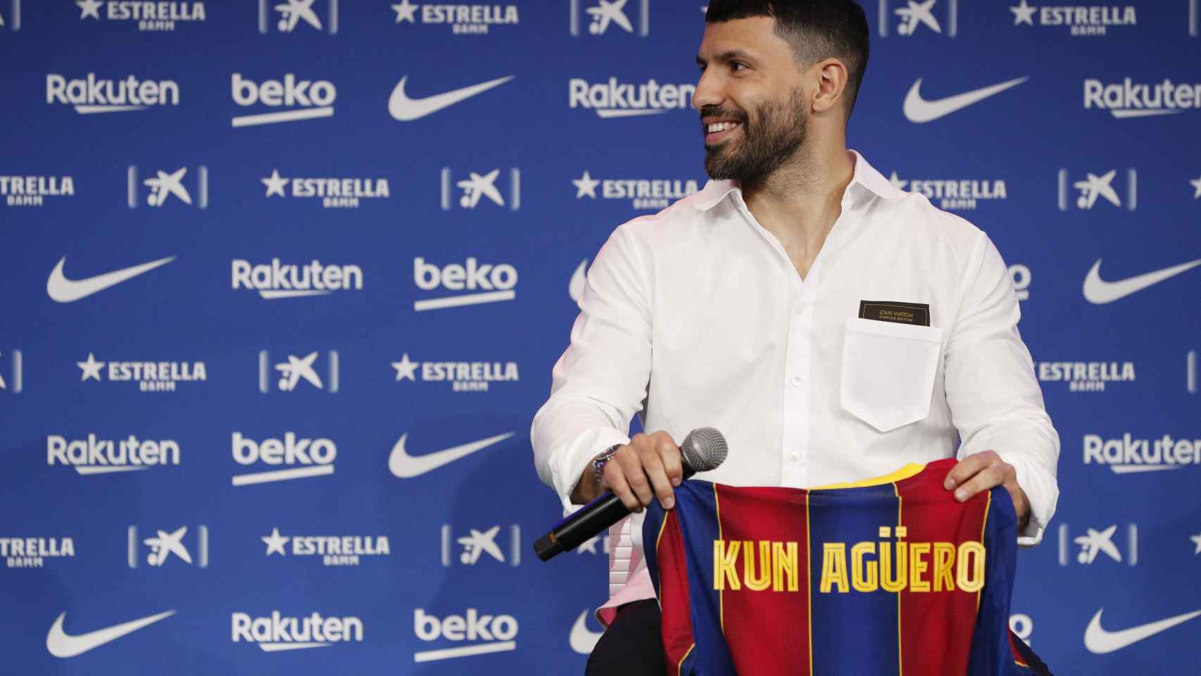 Presentación del 'Kun' Agüero como nuevo futbolista del Barcelona