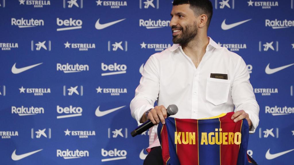 Presentación del 'Kun' Agüero como nuevo futbolista del Barcelona