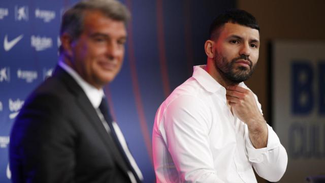 Joan Laporta y Sergio 'Kun' Agüero, en rueda de prensa