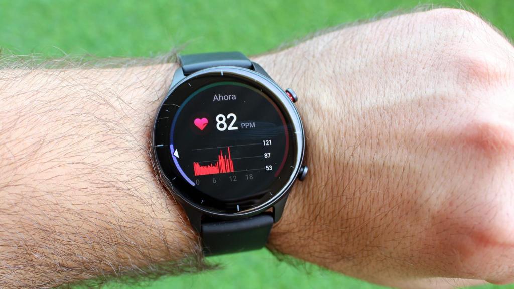 El Amazfit GTR 2e midiendo la frecuencia cardíaca.