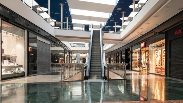 Interior del centro comercial de As Cancelas, en Santiago de Compostela.