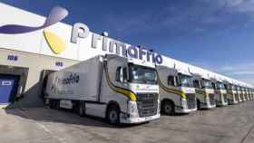 Varios camiones de Primafrio en una de sus plantas logísticas.