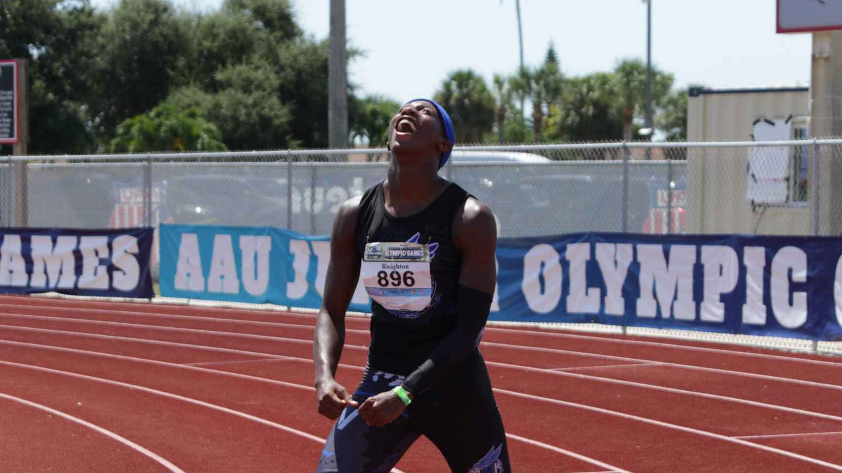 Erriyon Knighton tras una prueba de los 200 metros lisos en el AAU National Junior