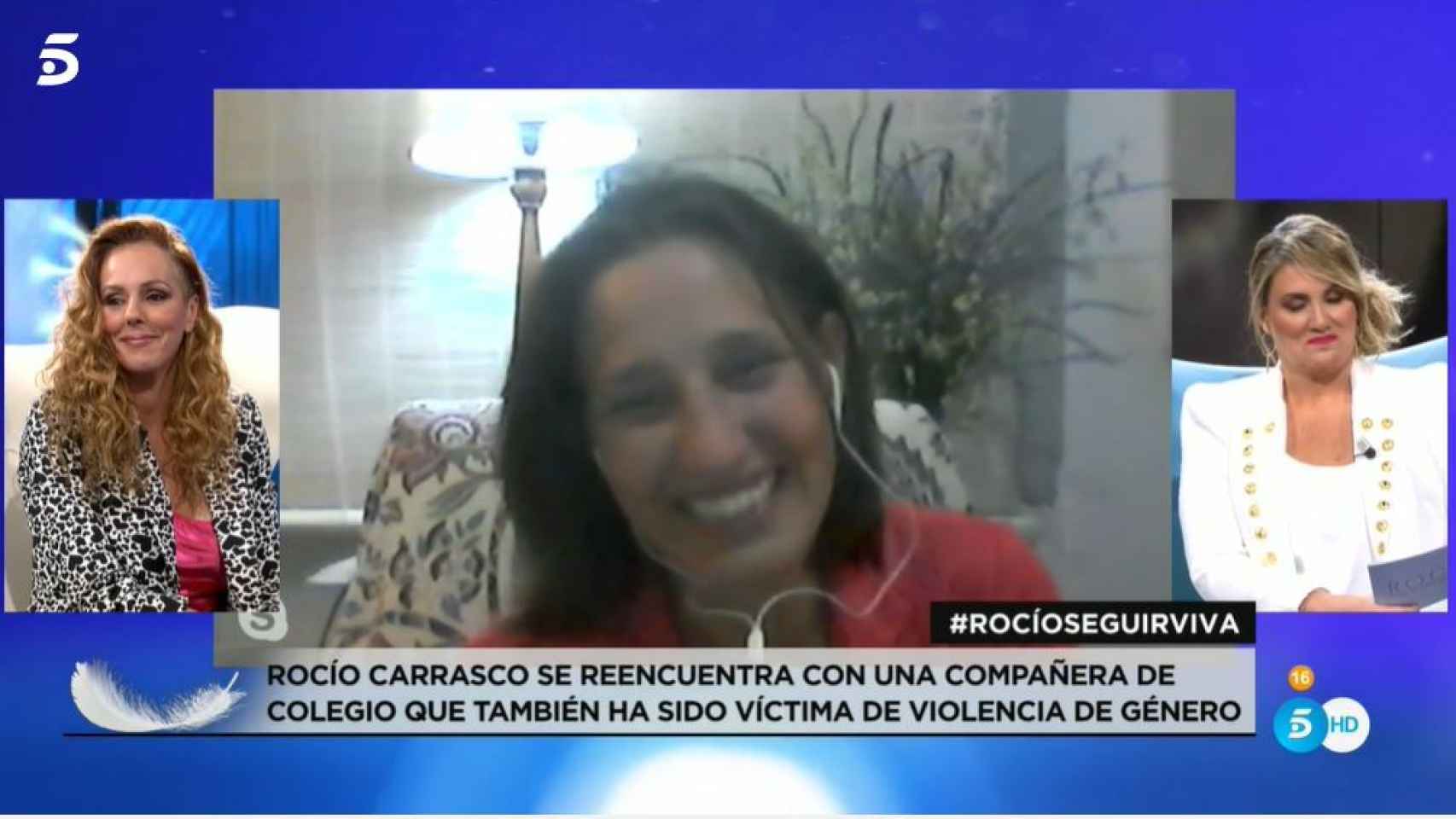 Rocío hablando con Marieta en Telecinco.