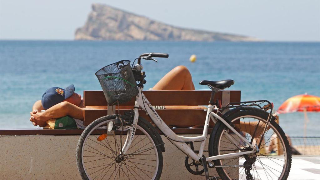 Turista en Benidorm, este miércoles.