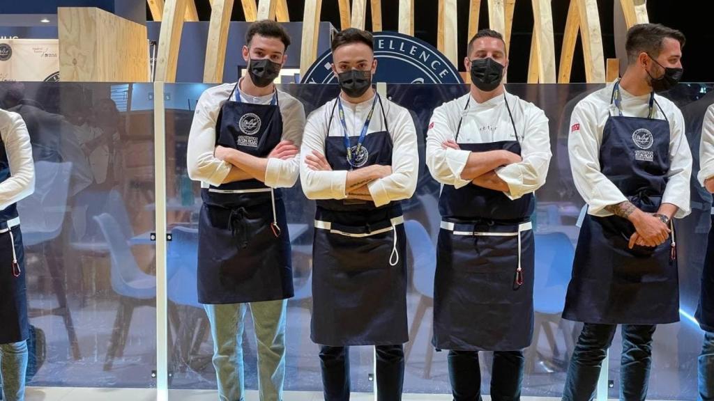 El equipo de Cañitas Maite, cuyos chefs se ha alzado con el premio al Cocinero Revelación 2021