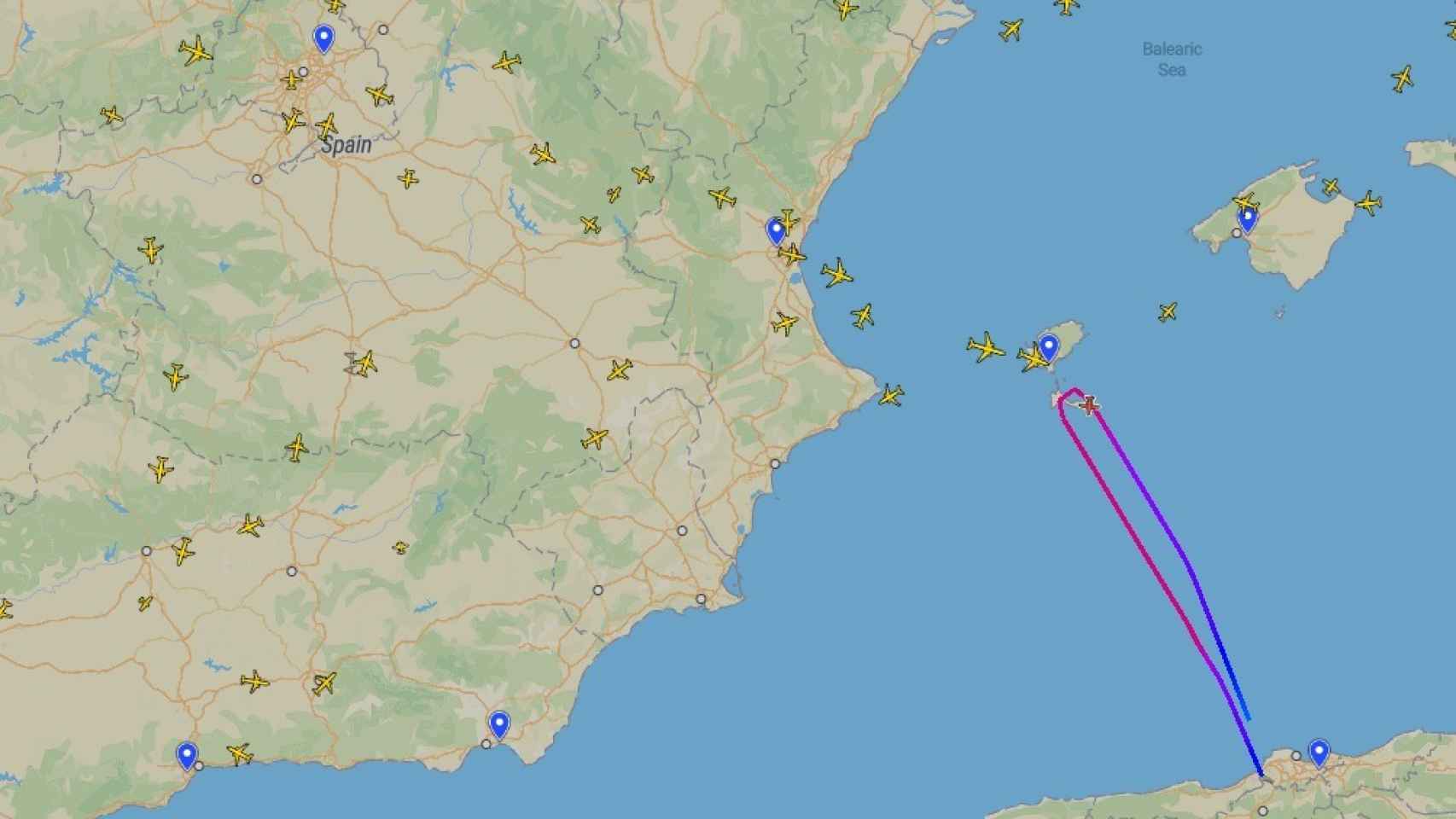 Recorrido del vuelo fletado en Argel, con destino a Logroño, y obligado a dar la vuelta al llegar cerca de Ibiza.