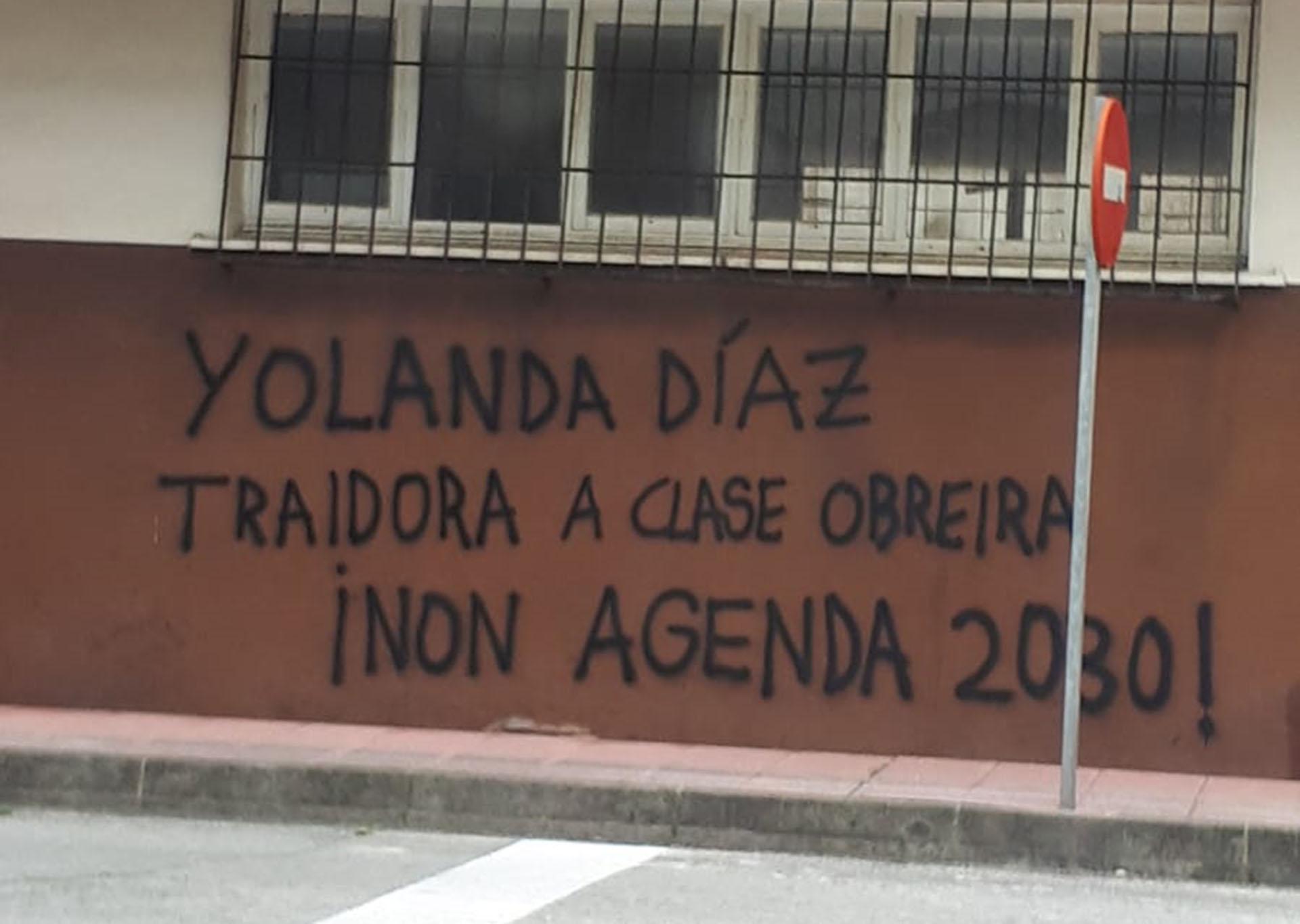 Pintada contra la Ministra de Trabajo. Fuente: Concello de Fene.