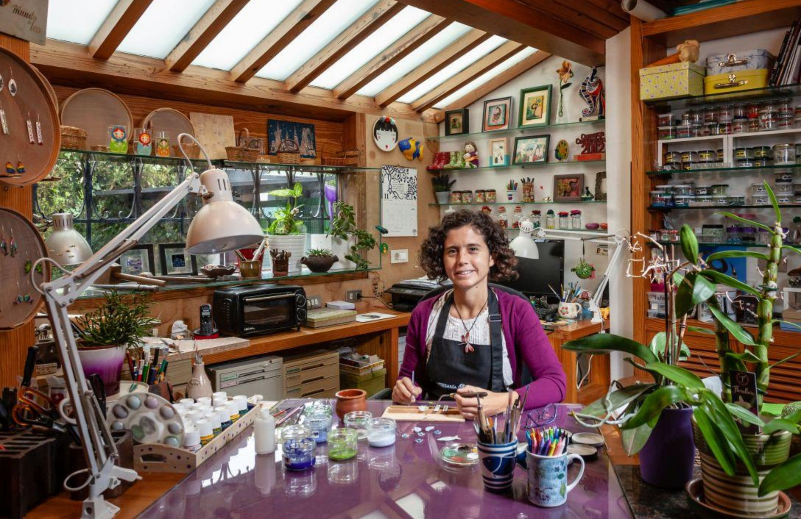 Leonor Díaz en el taller de su casa.